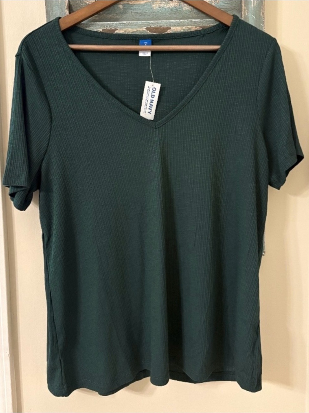 Women's Old Navy Luxe Dark Green V-Neck Ribbed Tee in M Tall - Picture 2 of 4